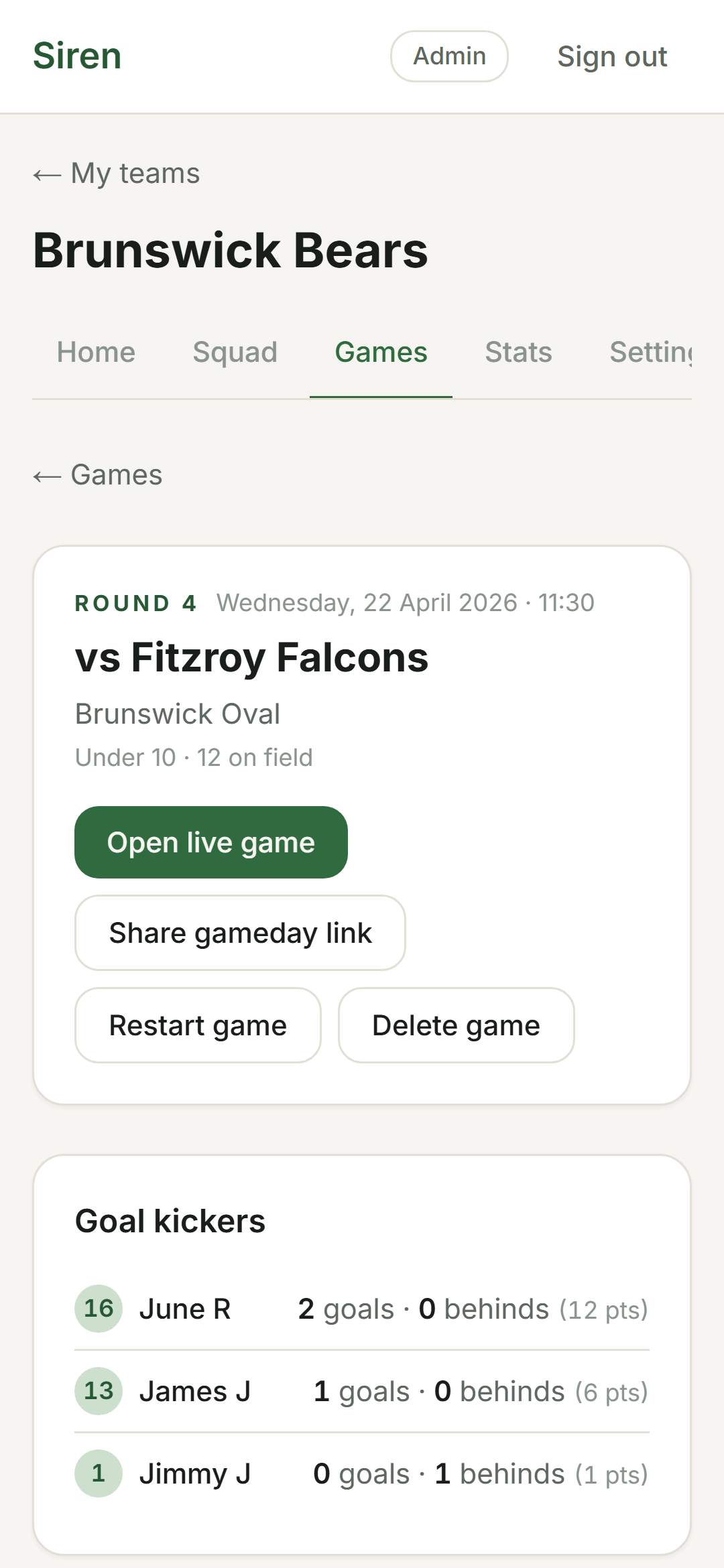 Pre-game availability list showing available and unavailable players